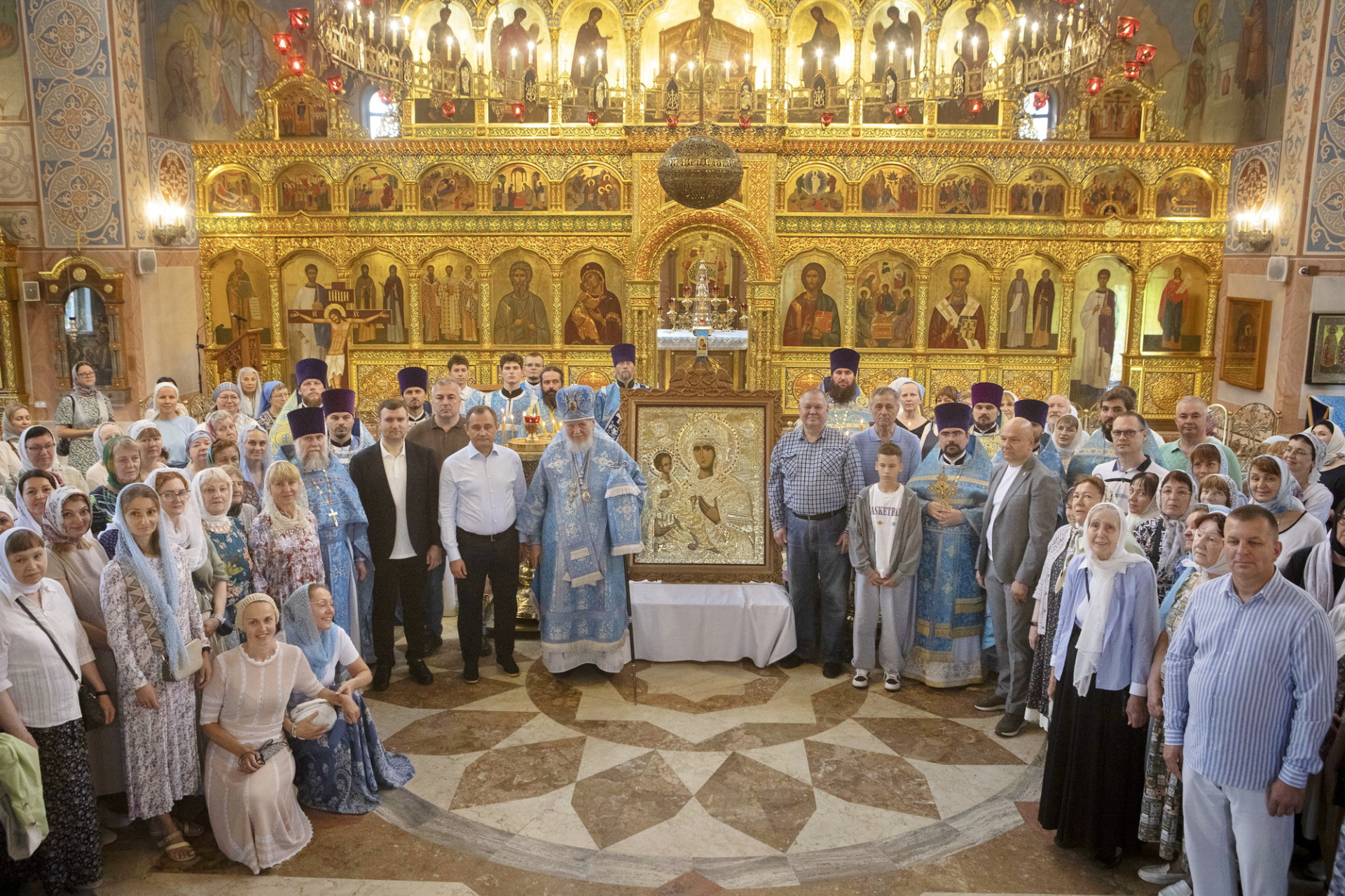 Архиерейское богослужение в Троицком храме Реутова