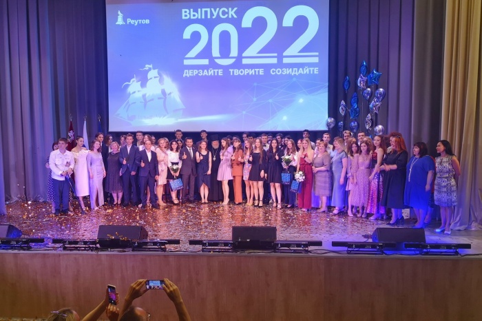 Вручение аттестатов медалистам Реутова 