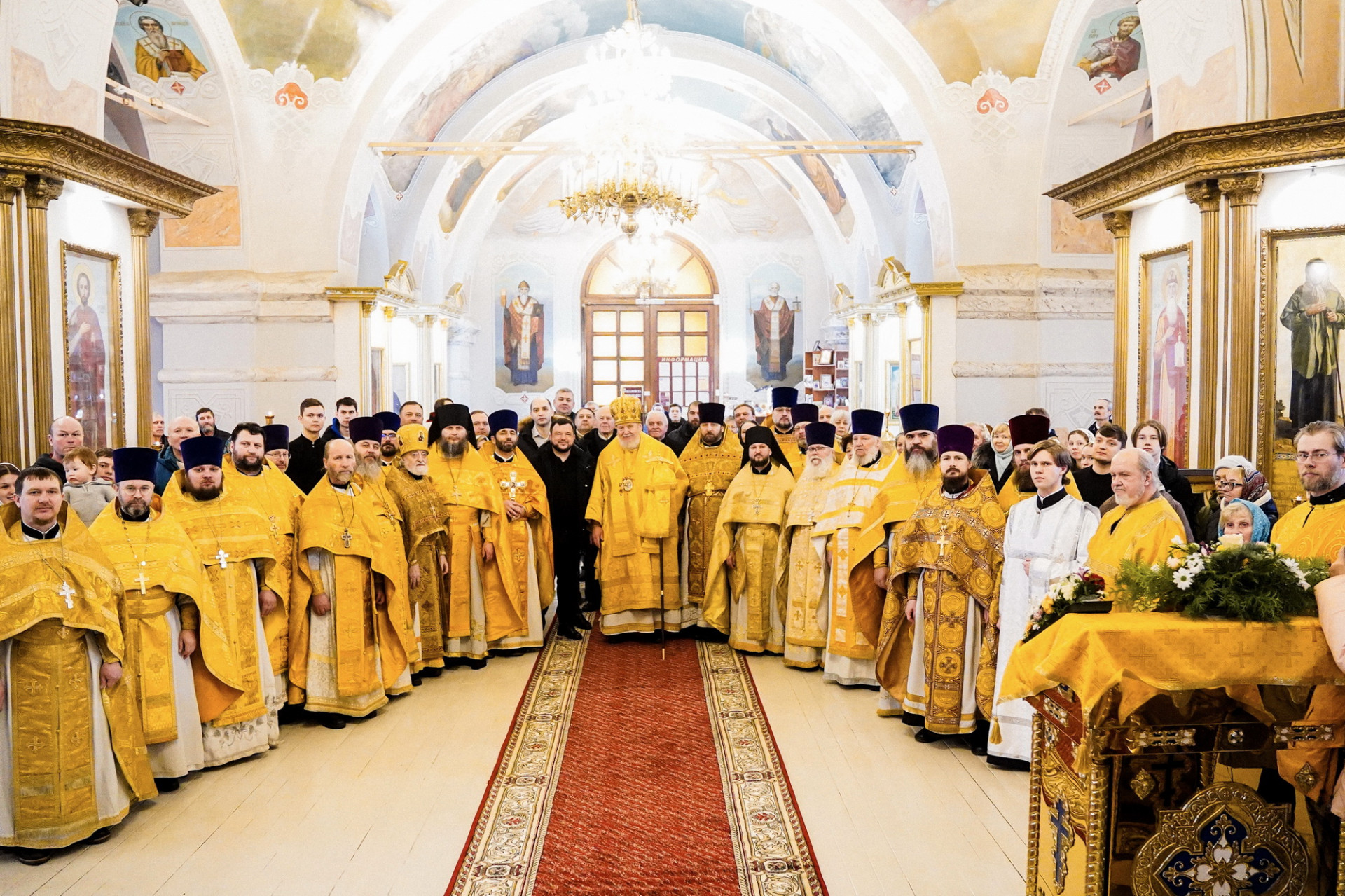 Архиерейское богослужение в Преображенском храме деревни Андреевские выселки