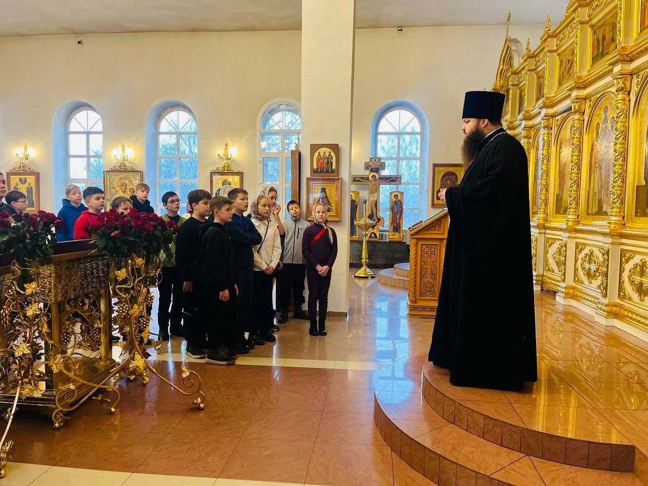 Экскурсия школьников в Казанский храм города Павловский Посад