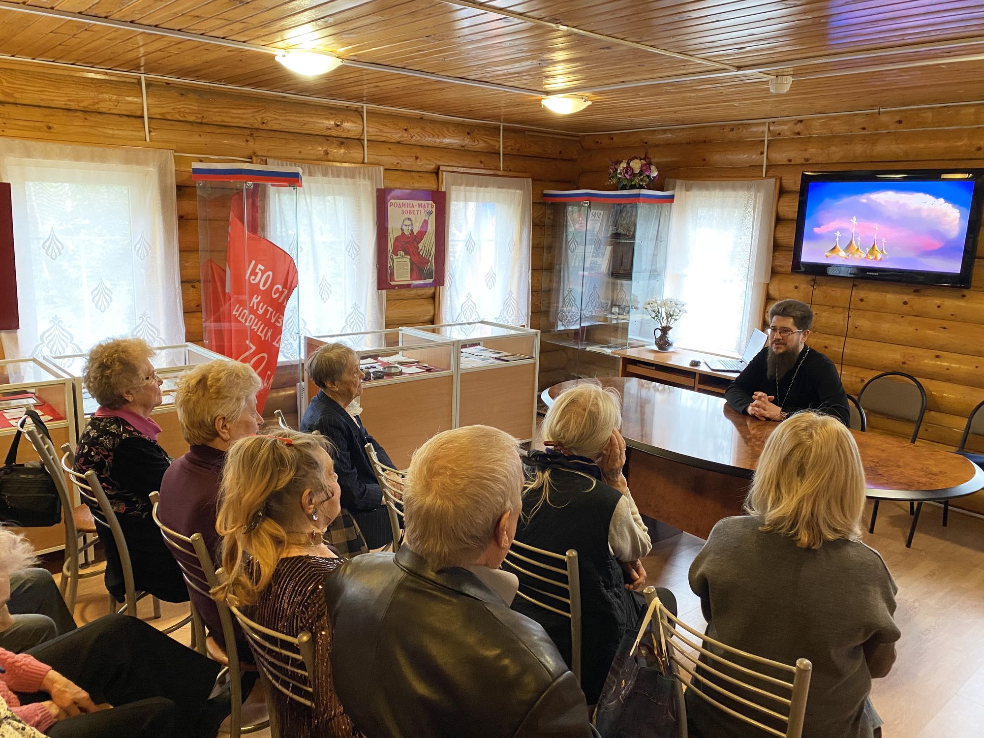 Духовная беседа в доме-музее имени И. И. Иванова города Фрязино