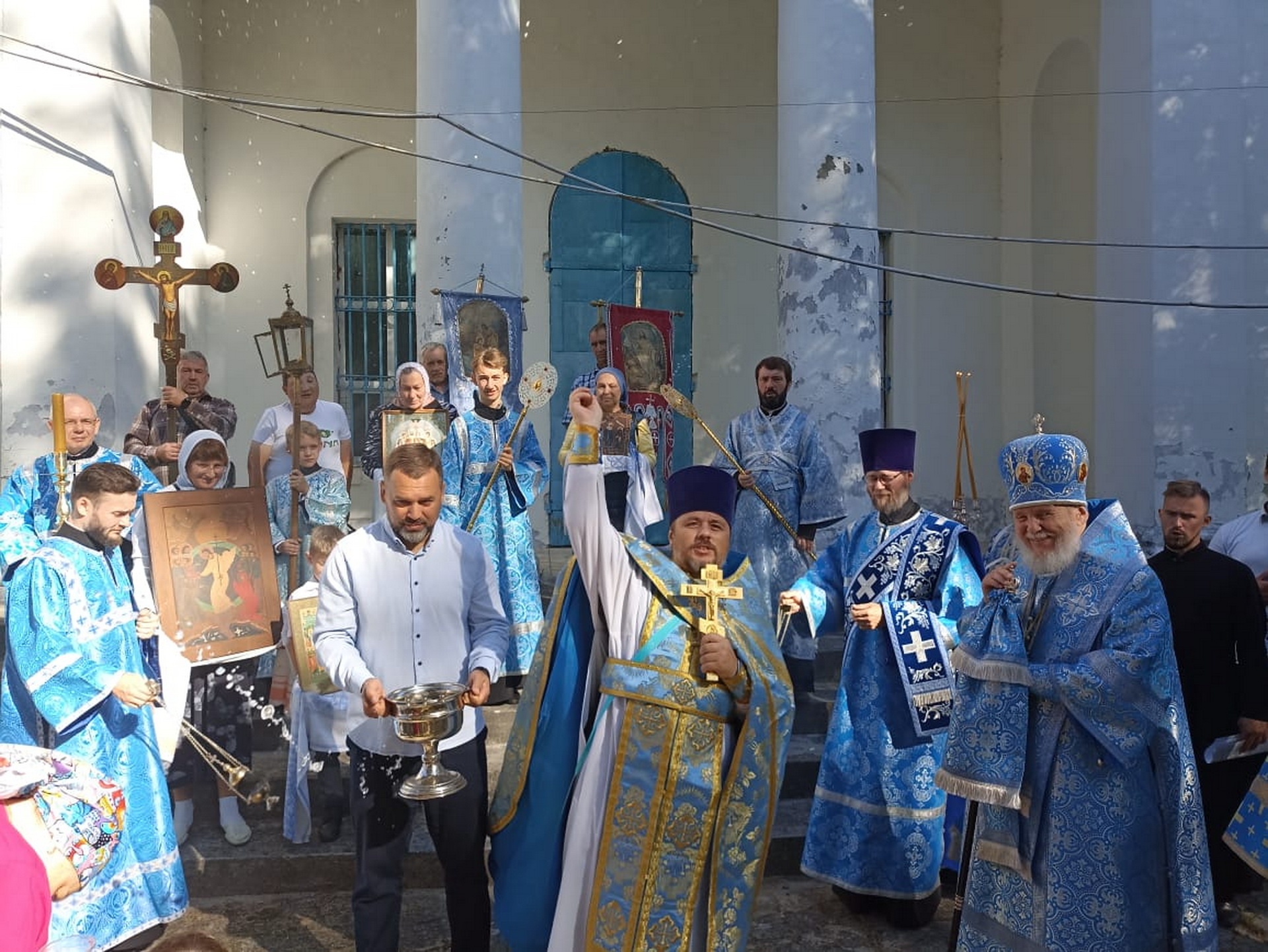 Архипастырский визит в село Красное 