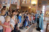 Юные хоккеисты в Троицком храме Реутова