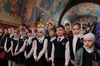 Архиерейское богослужение с участием Сводного детского хора Московской епархии в Богоявленском соборе Ногинска