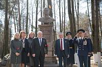 Открытие бюста первого космонавта Юрия Алексеевича Гагарина в г. Щелково