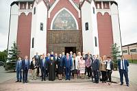 Иностранная делегация в Троицком соборе г. Щелково