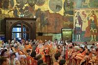 Богослужение в Успенском соборе Московского Кремля