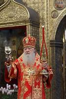 Богослужение в Успенском соборе Московского Кремля