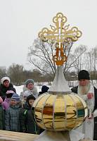 Установка купола и&nbsp;креста над алтарной частью Михаило-Архангелтьского храма в&nbsp;с. Пышлицы Шатурского района
