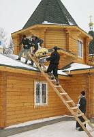 Установка купола и&nbsp;креста над алтарной частью Михаило-Архангелтьского храма в&nbsp;с. Пышлицы Шатурского района
