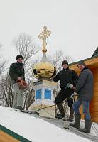 Установка купола и&nbsp;креста над алтарной частью Михаило-Архангелтьского храма в&nbsp;с. Пышлицы Шатурского района
