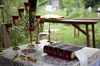 Богослужение на&nbsp;берегу лесного озера