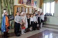 Паломники в&nbsp;Никитском храме в&nbsp;Бывалино