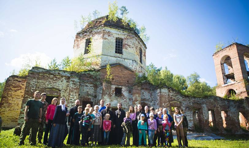 Богослужение в Богородицерождественском храме села Курилово
