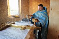 Освящение креста и первая Литургия в храме иконы Божией Матери «Боголюбская» деревни Мишнево