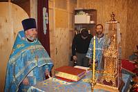 Освящение креста и первая Литургия в храме иконы Божией Матери «Боголюбская» деревни Мишнево