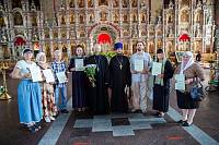 Вручение свидетельств об окончании Библейско-богословских курсов при Троицком соборе г. Щелково