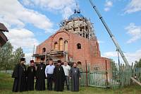 Установка купола и креста на Богородицерождественский храм в Савостьянове