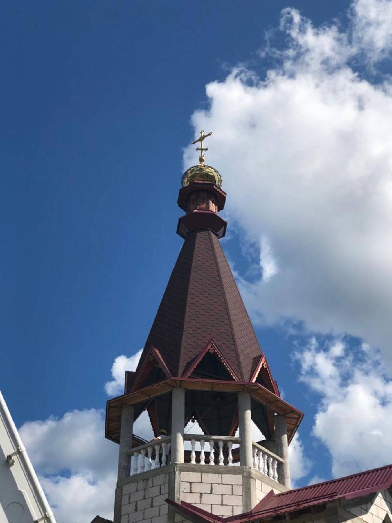 Освящение креста на колокольню Богоявленского храма поселка Большие Дворы