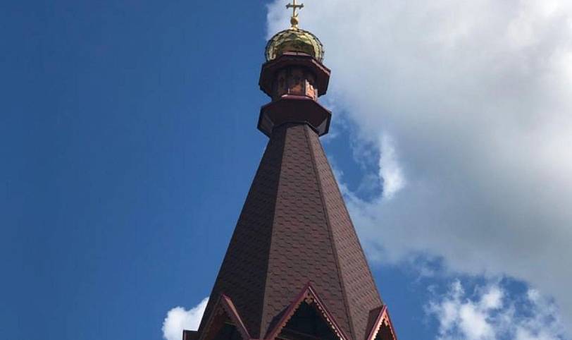 Освящение креста на колокольню Богоявленского храма поселка Большие Дворы