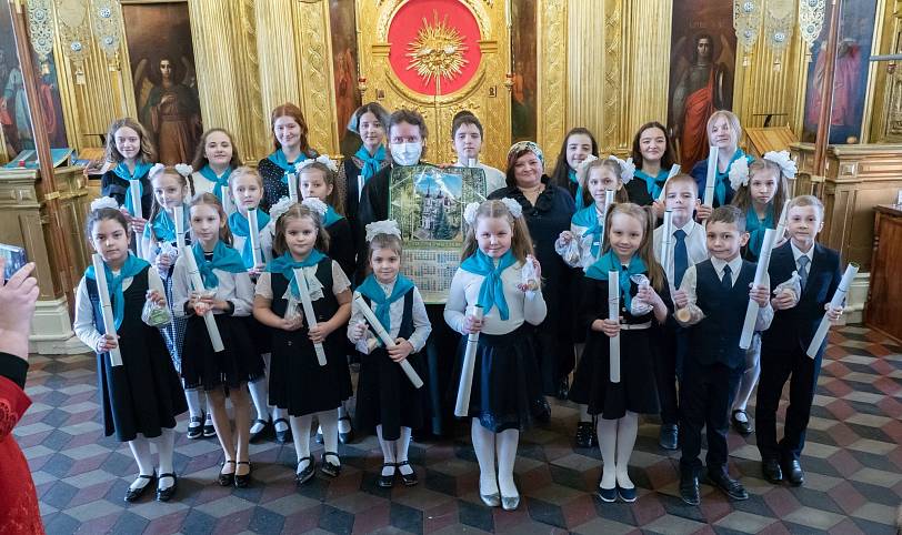 Концерт школьного хора в Троицком храме деревни Павлино