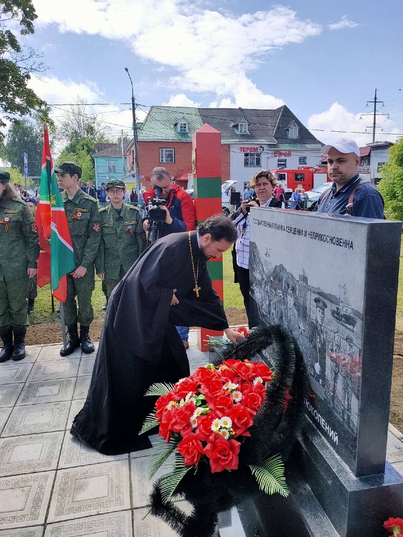 Открытие памятника воинам-пограничникам в Дрезне