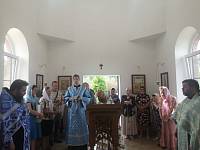Молебен в часовне Казанской иконы Божией Матери в деревне Острово