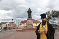 Возложение цветов к памятнику Патриарху Пимену в Ногинске