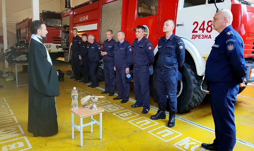 Освящение пожарной техники в Дрезне