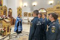 Молебен с участием балашихинских пожарных в Александро-Невском храме