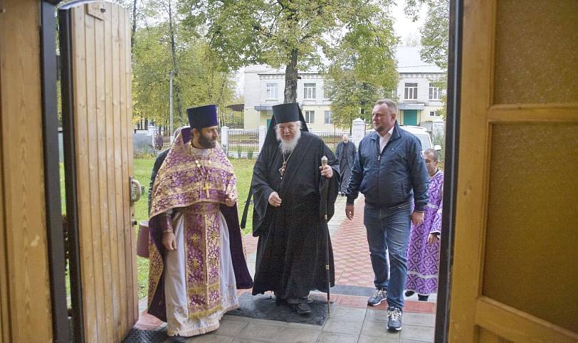 Престольный праздник в Крестовоздвиженском храме поселка Мишеронский