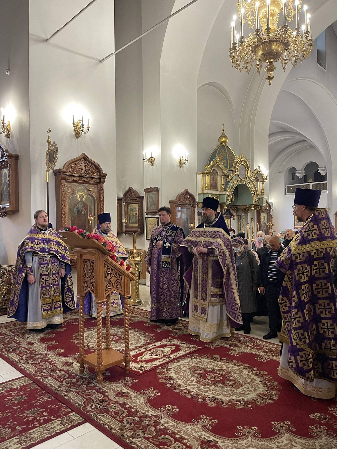 Праздник Воздвижения Честного и Животворящего Креста Господня в Тихвинском храме Ногинска