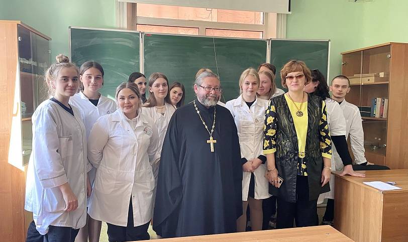 Беседа со священником в Ногинском медицинском колледже