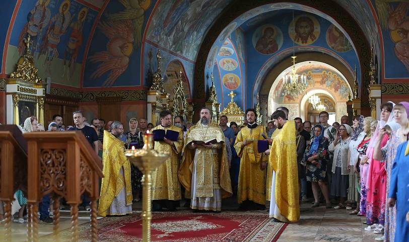 Вручение свидетельств выпускникам школы искусств при Богоявленском соборе Ногинска