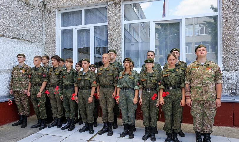 Открытие памятной доски младшему сержанту Максиму Базанову