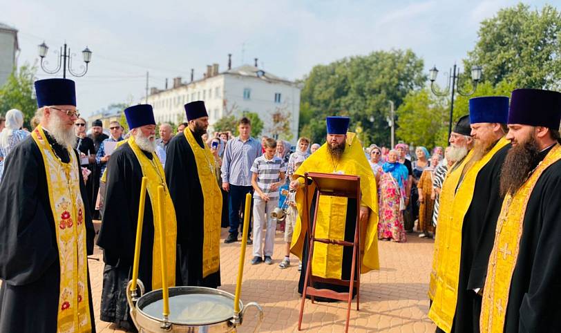 Освящение креста на купол Богоявленского храма посёлка Большие Дворы