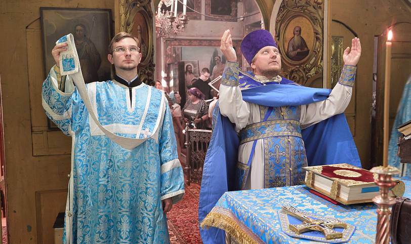 Соборное богослужение во Владимирском храме деревни Маврино