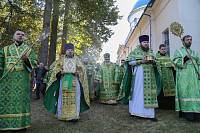 Архиерейское богослужение в Успенском храме села Стромынь 