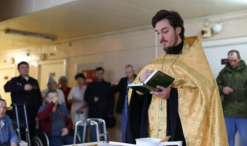 Молебен в госпитале имени Н. Н. Бурденко