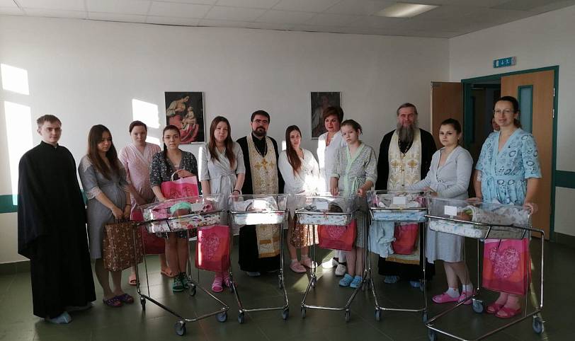 Молебен в родильном доме в Саввино