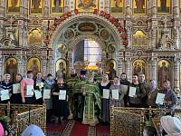 Вручение свидетельств об окончании Библейско-богословских курсов при Троицком соборе города Щёлково