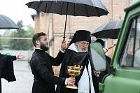 Освящение автотранспорта и гуманитарного груза перед отправкой на Донбасс