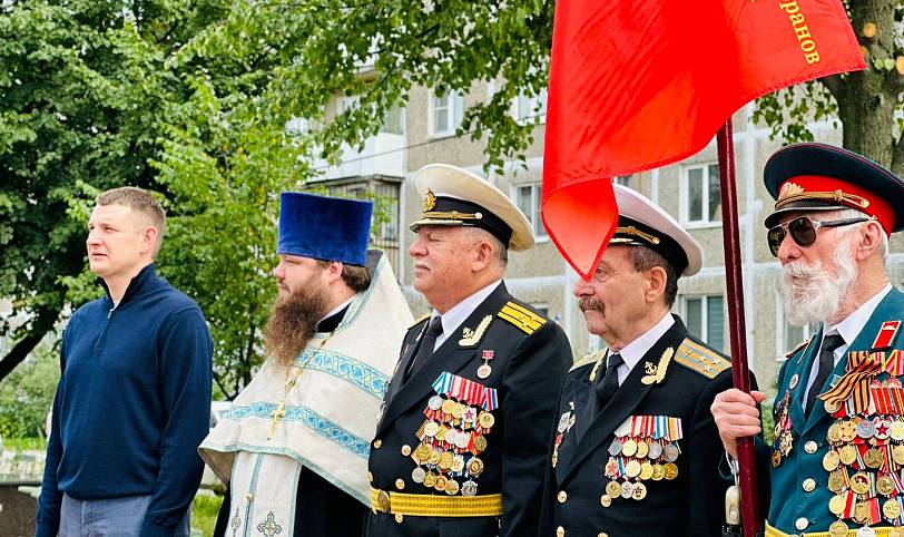 Освящение памятника воинам-морякам в Павловском Посаде