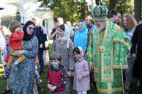 Архиерейское богослужение в Успенском храме села Стромынь 