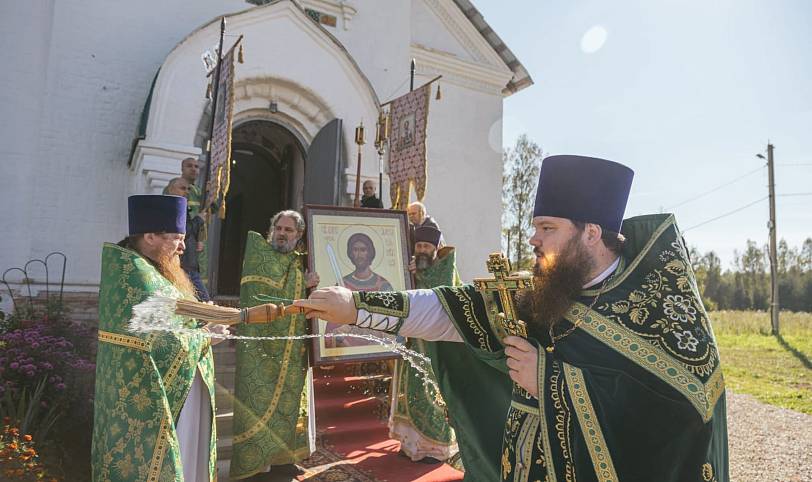 Престольный праздник в Троицком храме деревни Аверкиево
