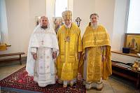 Архиерейское богослужение в Покровском храме деревни Воря-Богородское 