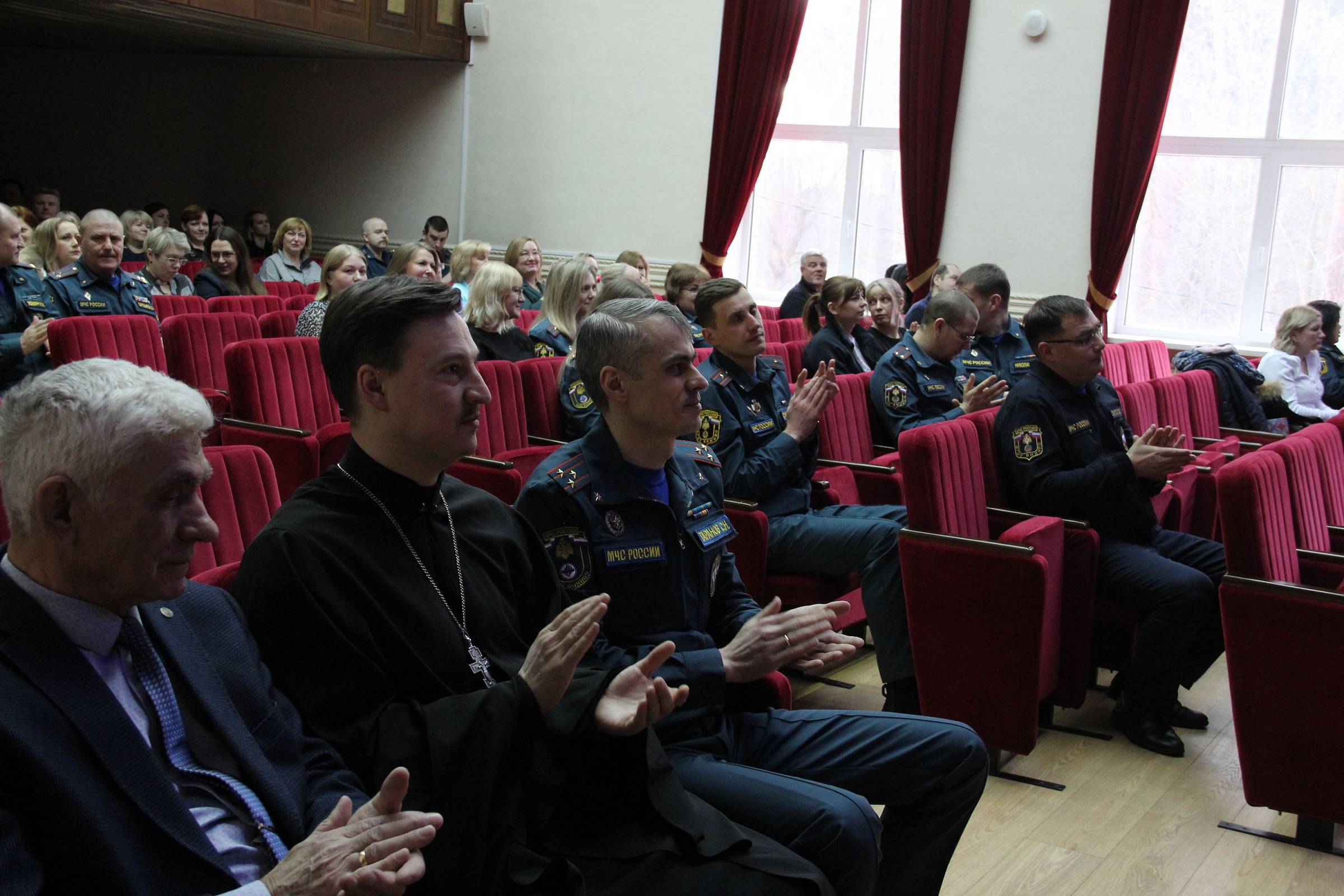 Поздравление сотрудниц ВНИИПО в Балашихе