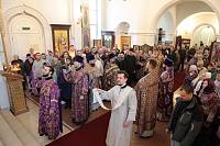 Архиерейское богослужение в храме Новомучеников и исповедников Балашихинских микрорайона Кучино 