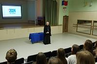 Освящение маскировочной сети и беседы о семье в Щёлковской гимназии №6