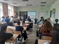 Освящение маскировочной сети и беседы о семье в Щёлковской гимназии №6